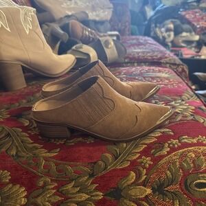 Chinese Laundry  Ankle Boots Tan Suede Point Toe Women's Size 6 Western Mule Sli